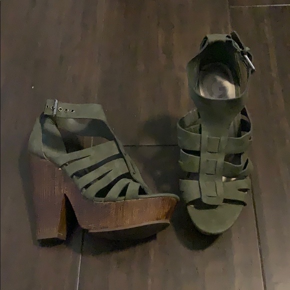 Platform Heels - Picture 2 of 5